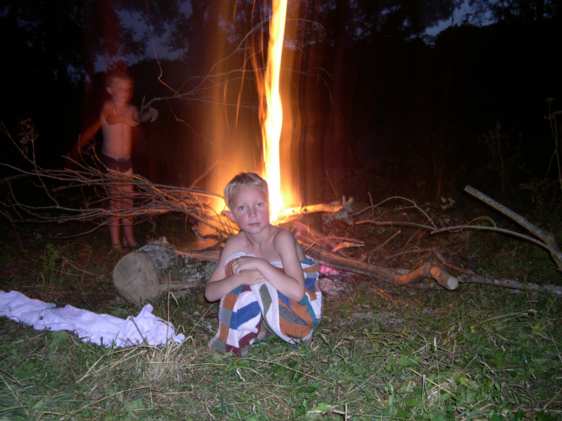 roemer and tjalle around the full moon fire